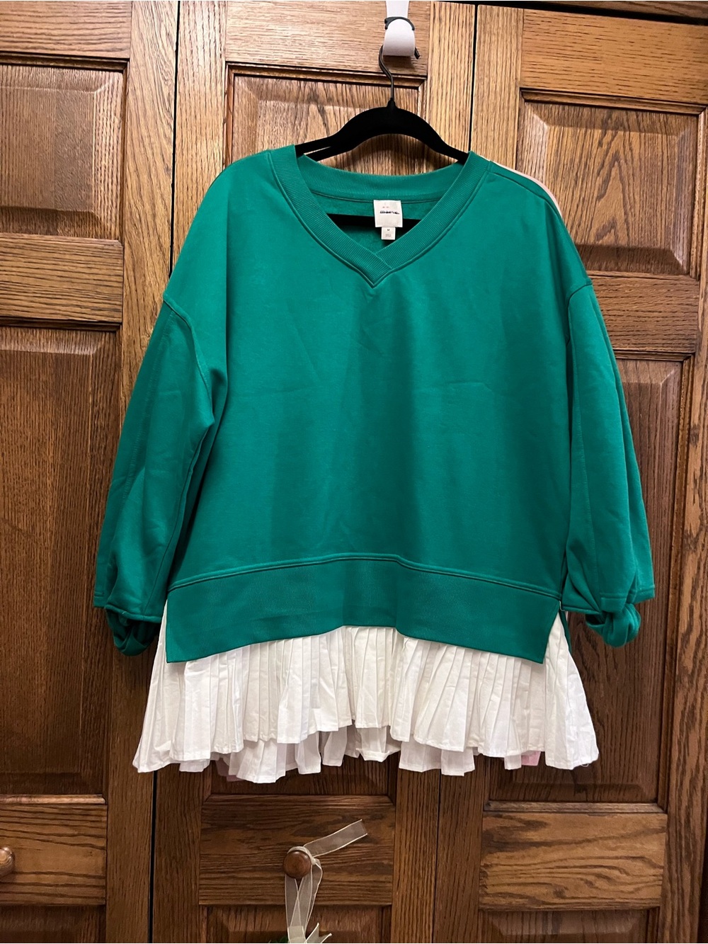 Mauve by Anthropologie Emerald Green V-Neck Sweatshirt with White Layered Hem